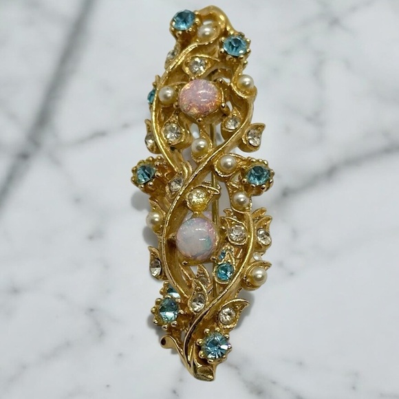 Vintage Gold-Tone Faux Opal, Faux Pearl, and Blue Rhinestone Brooch - Picture 5 of 6